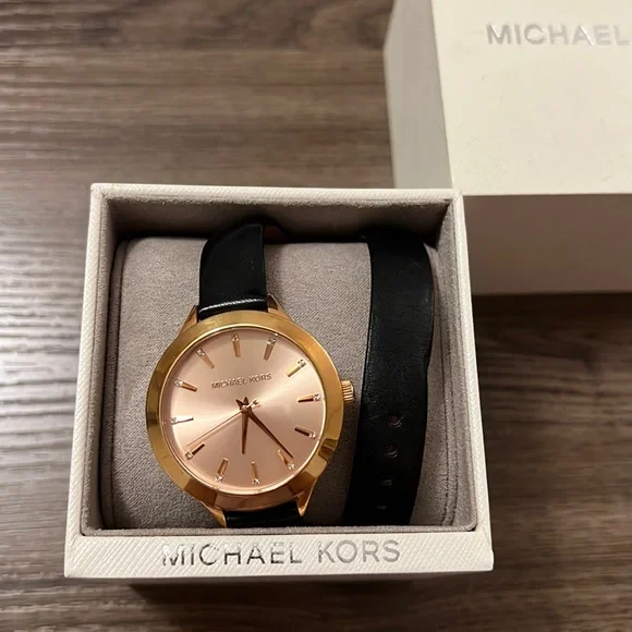 NWT. Michael kors double strap leather NWT Michael Kors Jet Set Travel Double Gusset Women main image 3